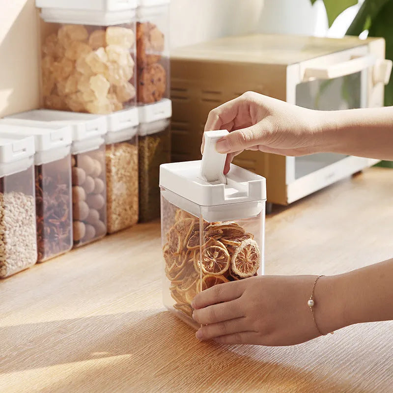 White clear plastic food storage container with 400 ml capacity for grains.