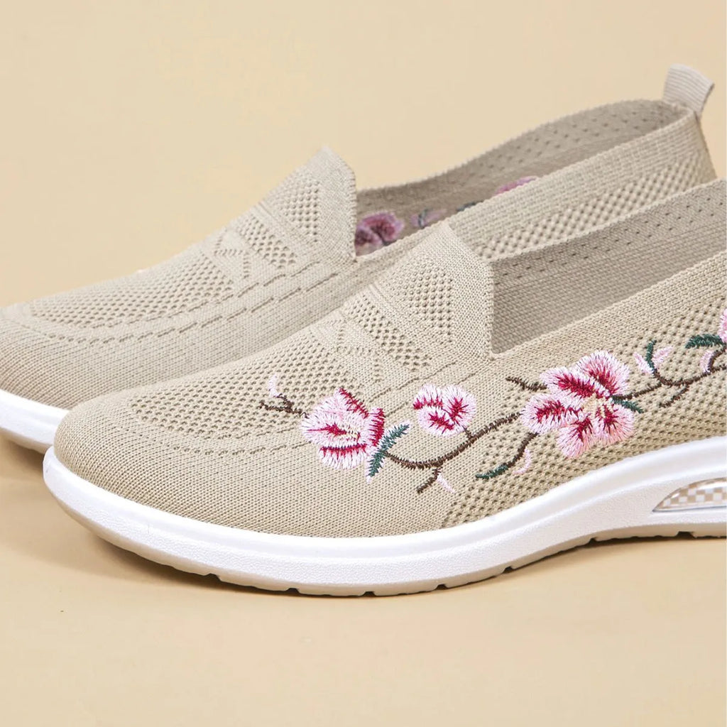 Women's breathable cloth shoes with flat heel, round toe, fabric upper, and elastic band in multiple colours