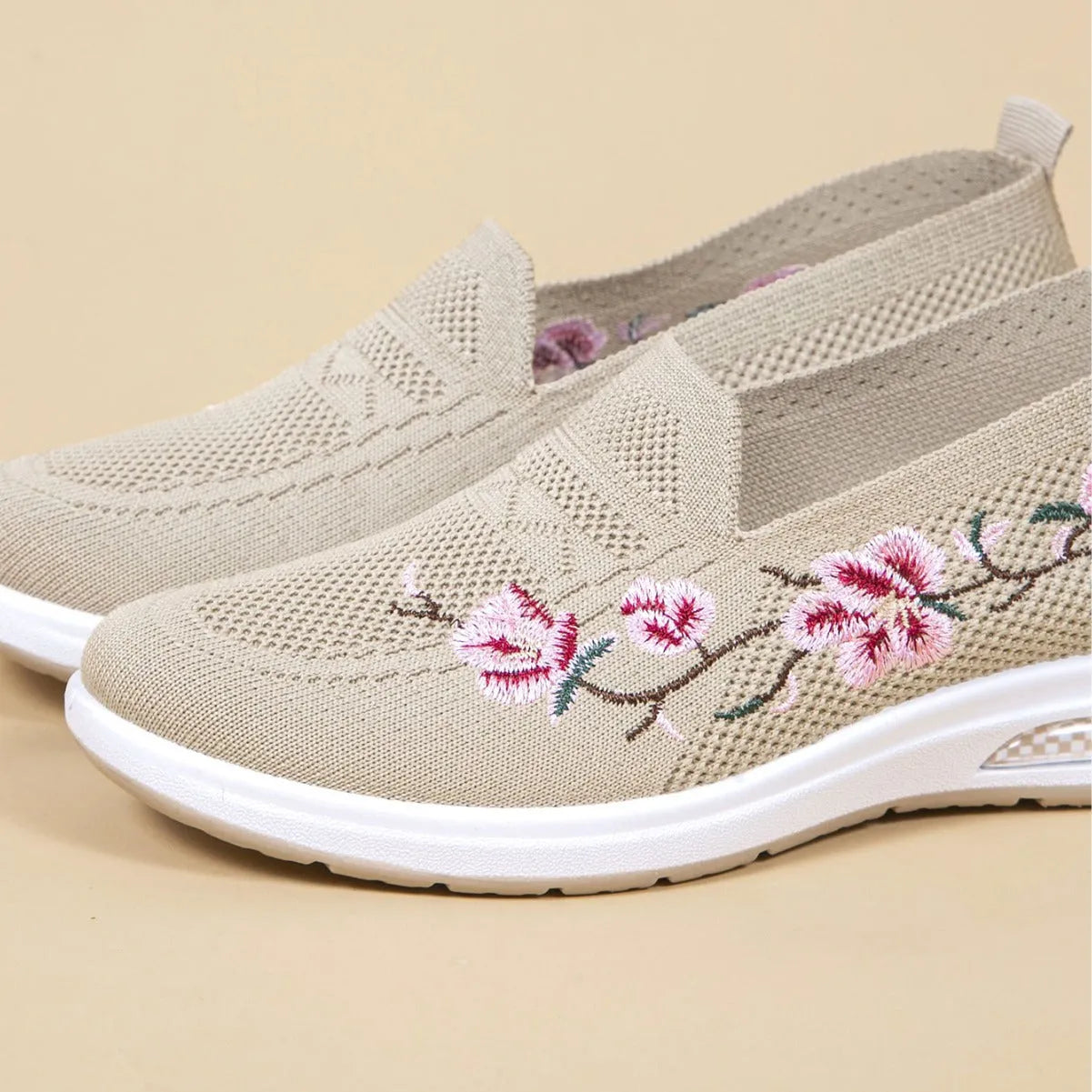 Women's breathable cloth shoes with flat heel, round toe, fabric upper, and elastic band in multiple colours