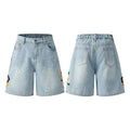 Retro loose-fit workwear shorts for men and women in washed cotton fabric with a zipper closure.