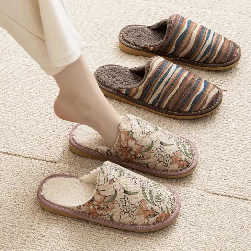 Household cotton slippers with linen surface in Red Flower colour and PVC sole, size 27cm.
