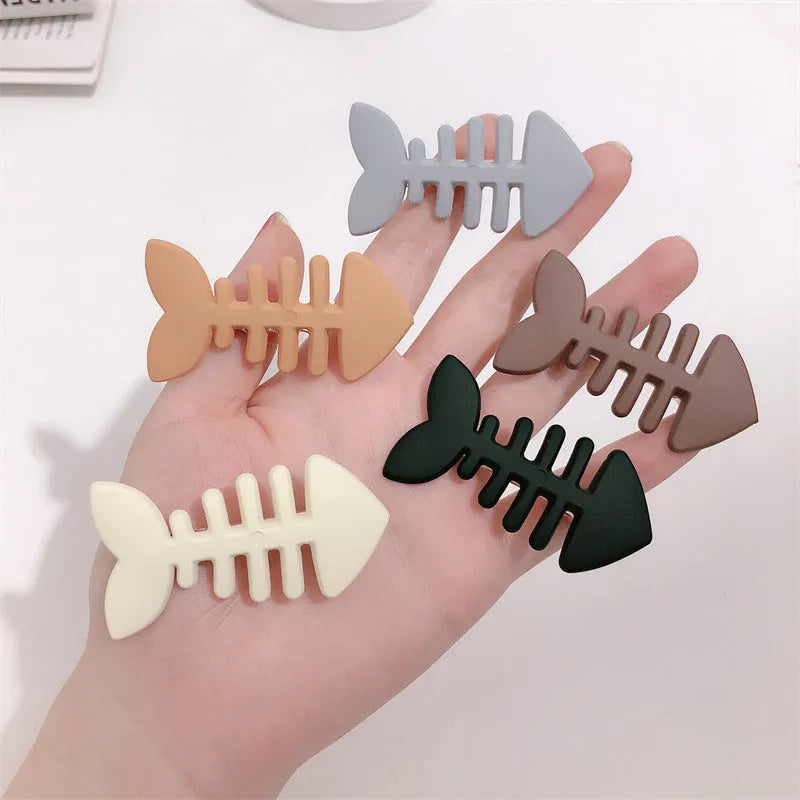 Plastic fishbone pattern hair barrette with duckbill clip in candy colours for women's side bangs