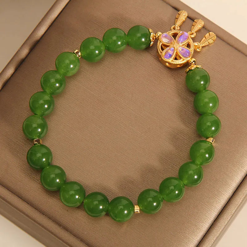 Green jasper crystal four-leaf clover dream catcher pendant on women's crystal bracelet
