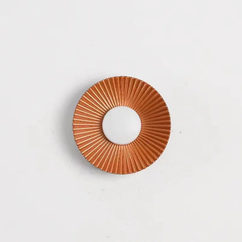 Round aluminium wall lamp with LED light in a white and gold colour option.