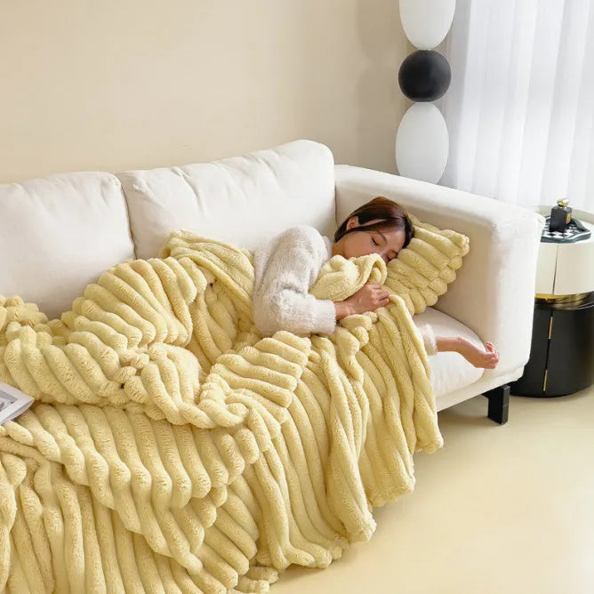 Soft Wind bubble velvet double-sided thickening polyester blanket in solid colour