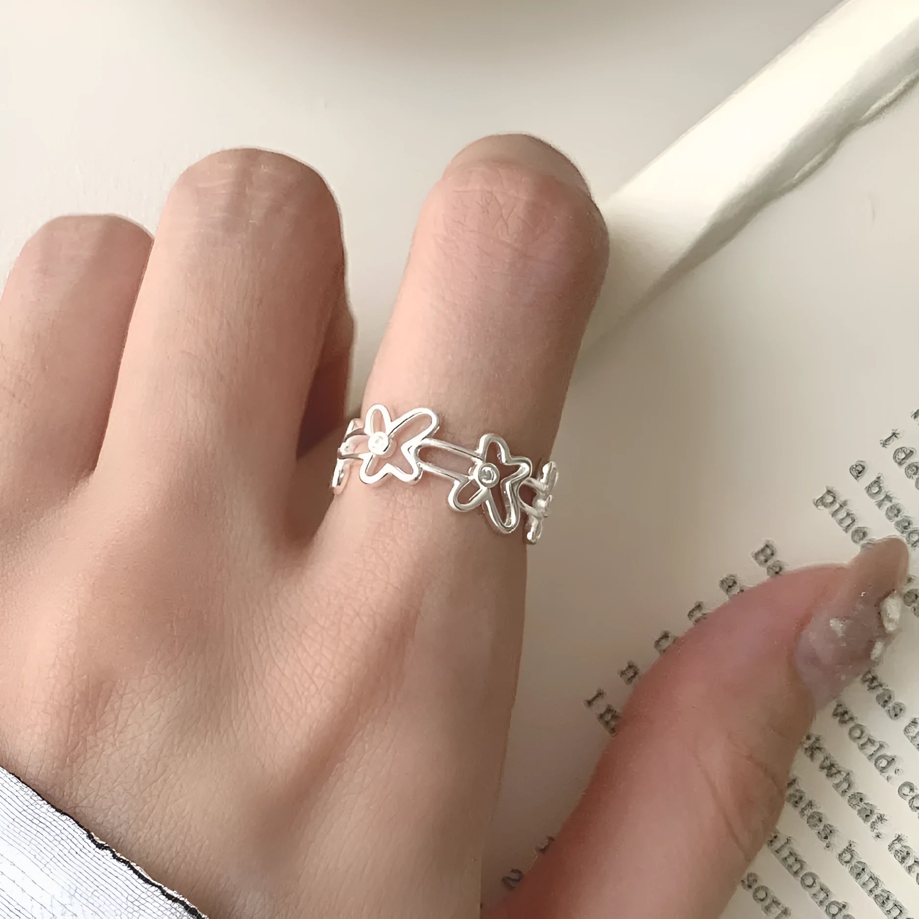 S925 sterling silver irregular hollow-out flower ring with adjustable opening in silver colour