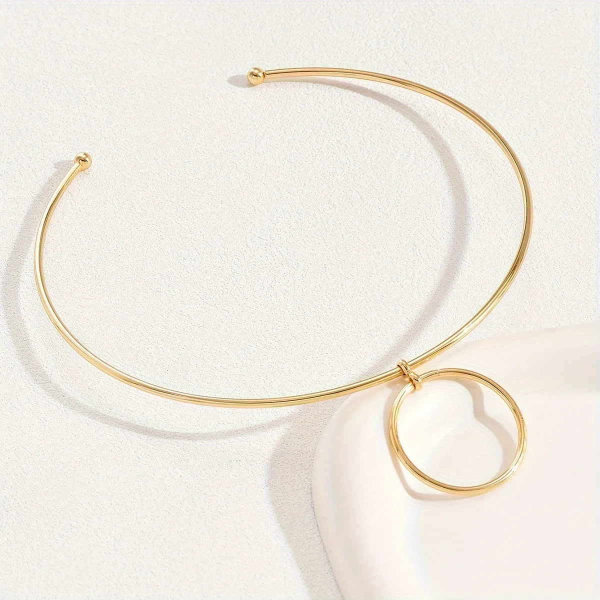 Gold metal geometric round pendant choker necklace on women link chain copper base