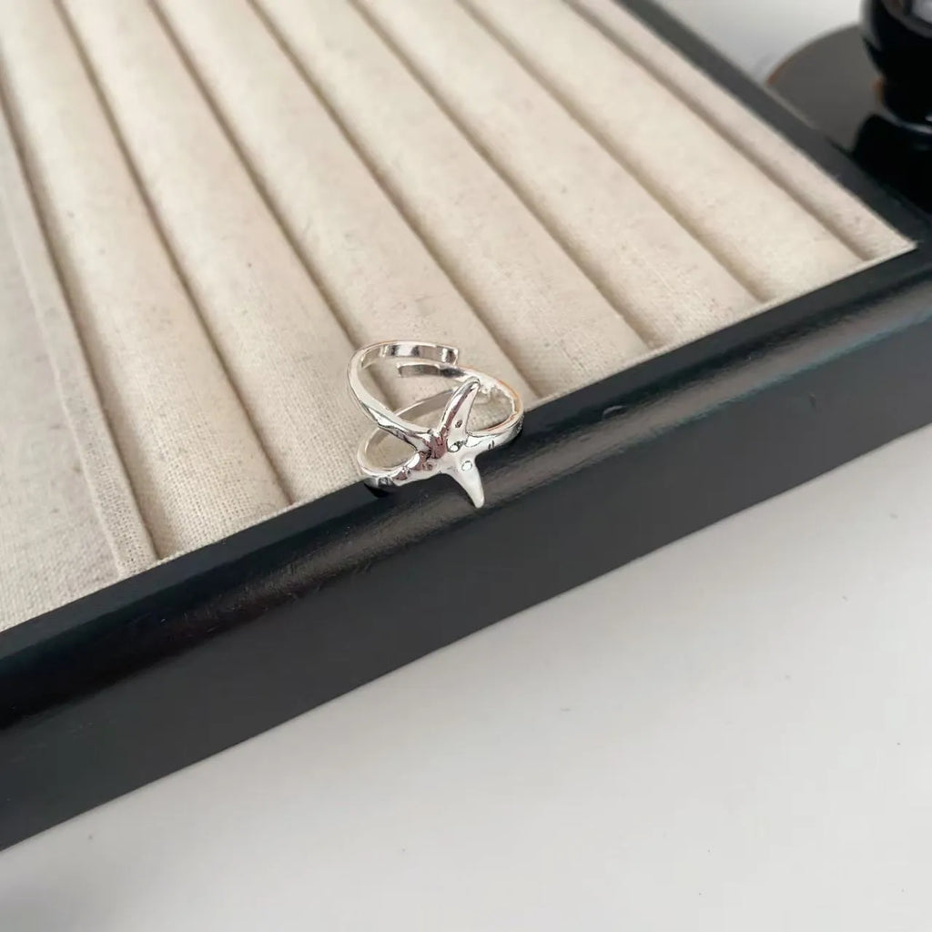 Adjustable open mouth jasmine flower ring with three-dimensional camellia design and romantic patterns