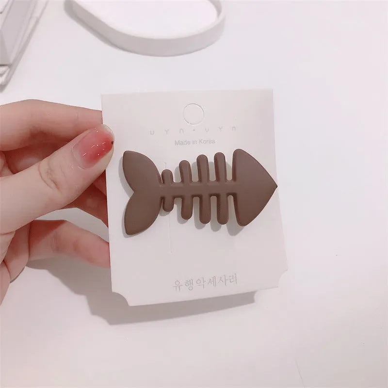 Plastic fishbone pattern hair barrette with duckbill clip in candy colours for women's side bangs