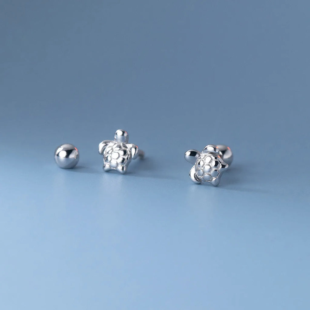 Small turtle animal thread earrings in 925 silver with gold or silver finish