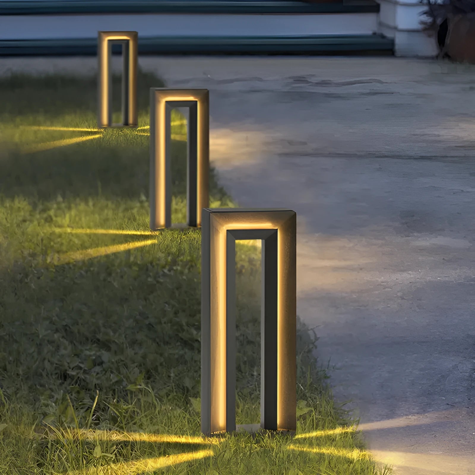 Modern geometric outdoor garden lamp in stainless steel and acrylic, 62 cm long, for solar or electric power