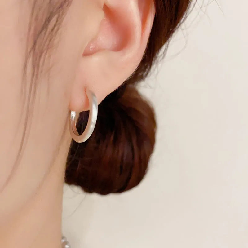 Women's geometry ear clip with round eyelet design in gold plating