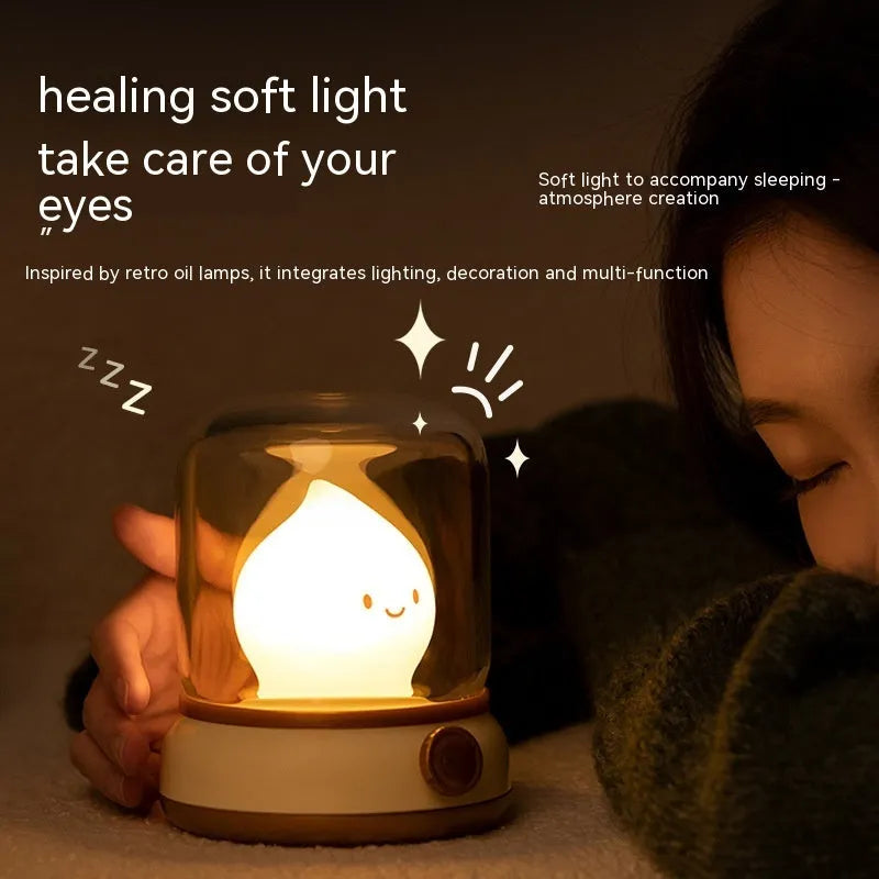 Retro USB rechargeable LED night lamp in green or yellow with dimming and candlelight mode, 100 x 108 x 124 mm.