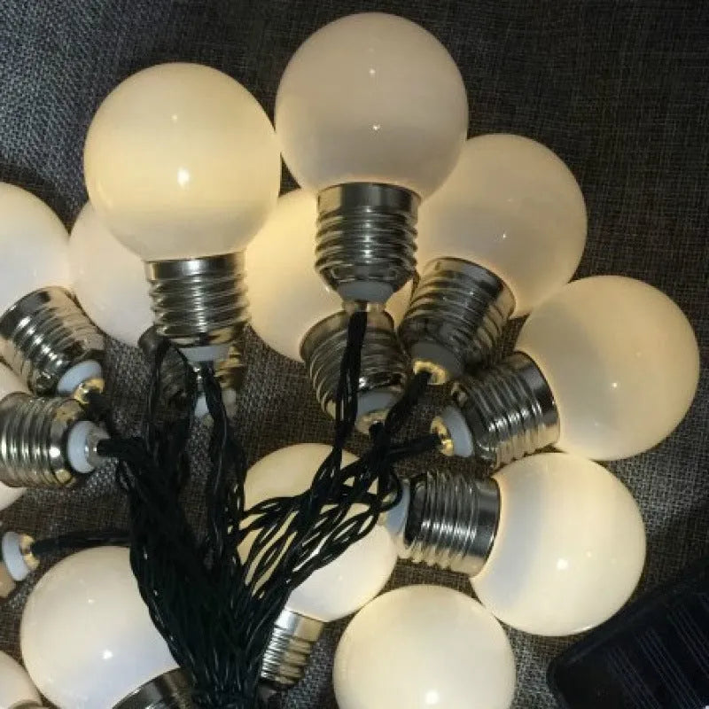 Outdoor solar string lights with 40 plastic bulbs on a 10m string, IP42 rated, for garden and patio decoration