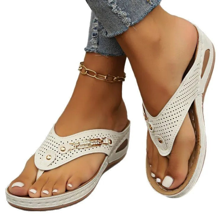 Women's retro-style flip-flop sandals with herringbone design in light brown colour.