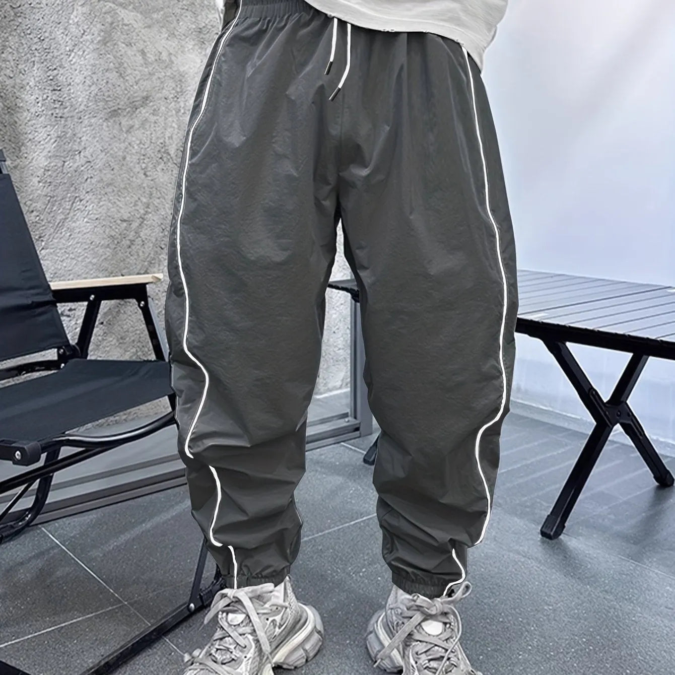 Men's loose fit bamboo fibre sports trousers in cropped length with high elasticity