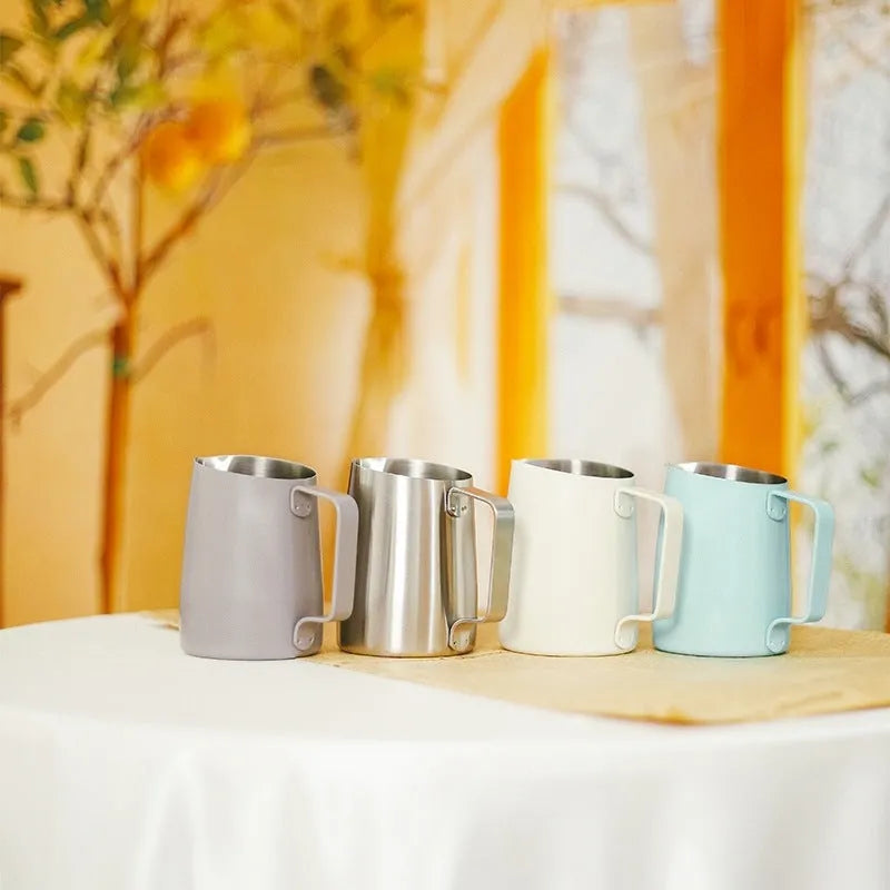 Coffee latte art cup in stainless steel with round spout, 650ml, matte gray finish