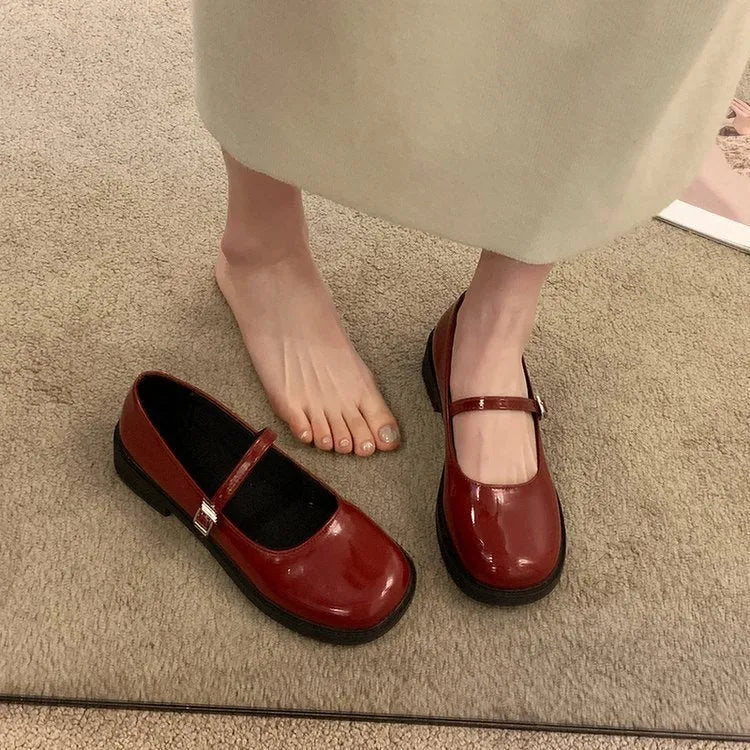 Women's solid colour French vintage leather shoes with flat heel and round toe in red, black and grey options