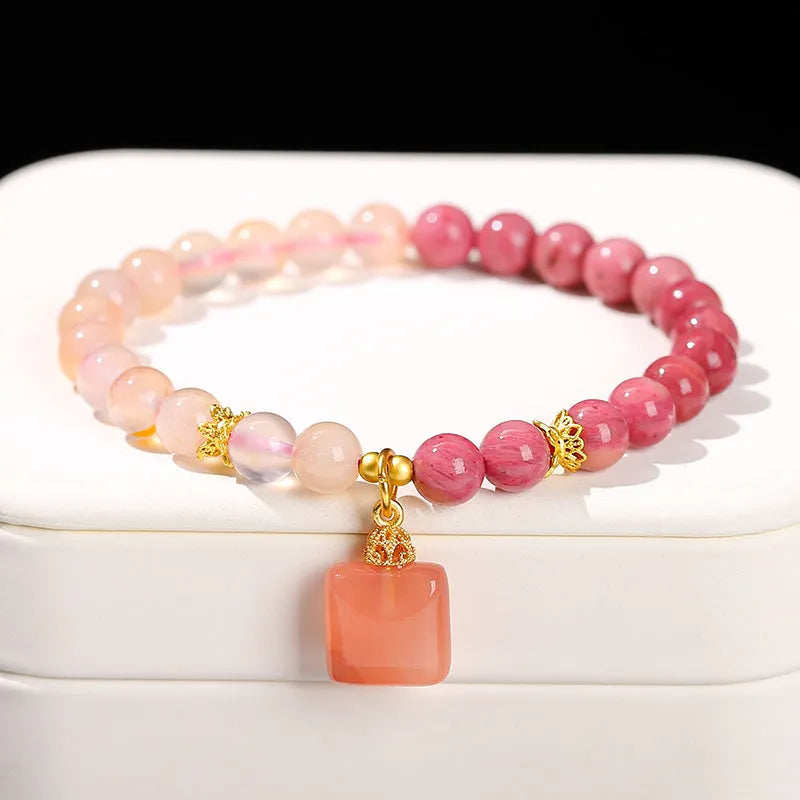 Green natural crystal and freshwater pearl bracelet on elastic cord for women