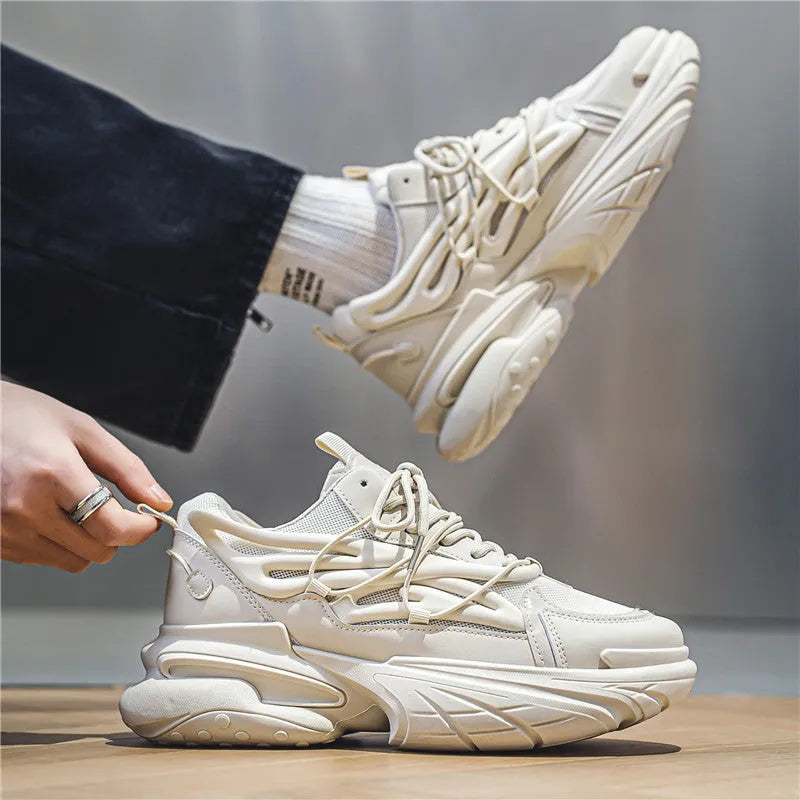 Men's low-top sneakers with mesh upper and rubber sole in beige and black colour options