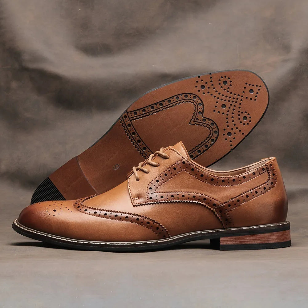 Classic brogue business shoes for men, solid colour, artificial PU upper, rubber sole, front lace-up, low heel