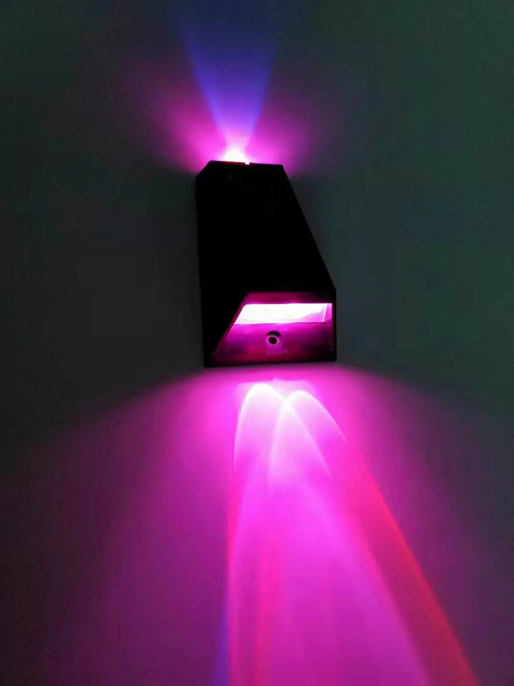 Solar up and down wall light in ABS with IP65 waterproof rating, 3W LED, for outdoor garden and courtyard walls
