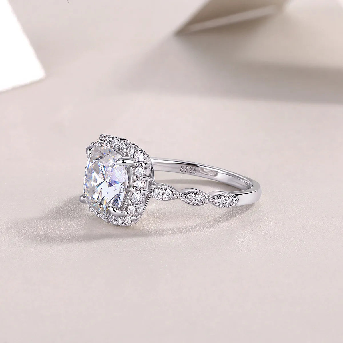 Square moissanite ring in S925 silver with platinum plating, 8.5mm stone, sizes 5 to 9, gift box and GRA certificate.