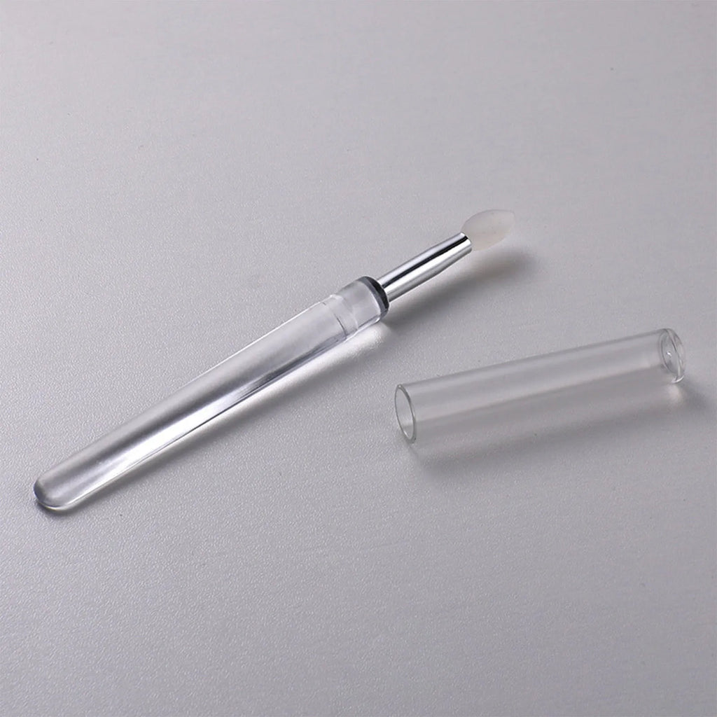 Set of silicone lip brushes with protective caps in eight different colours