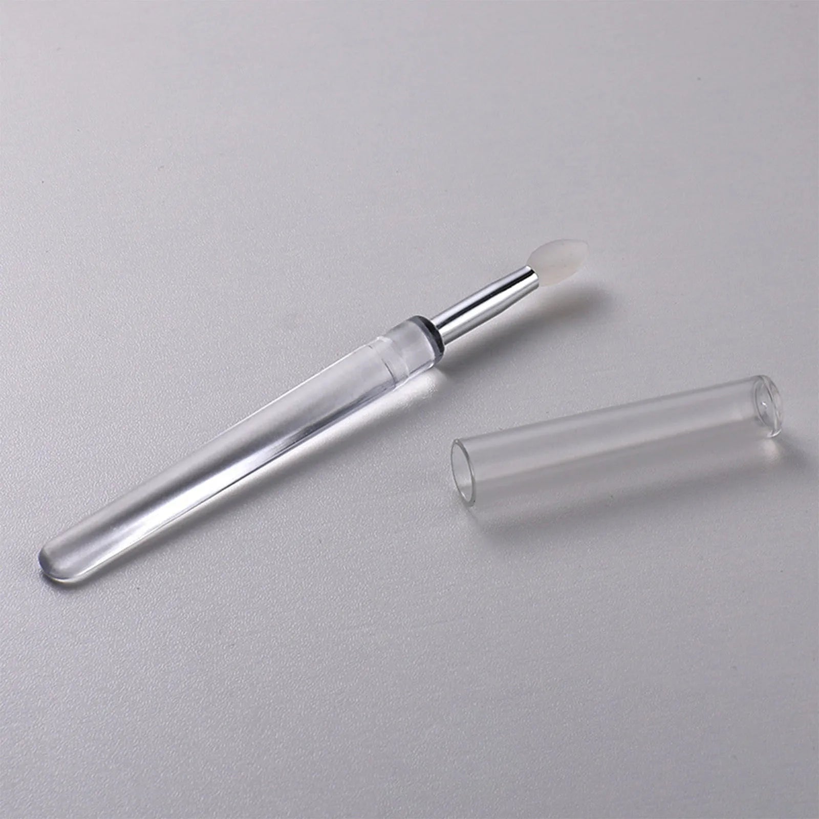 Set of silicone lip brushes with protective caps in eight different colours