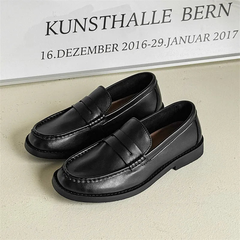 Men's slip-on casual shoes in retro business style with microfiber upper and rubber sole