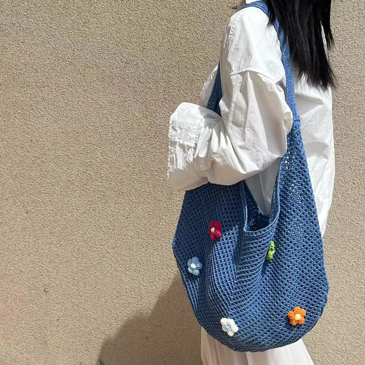 Hand-woven hollow shoulder bag in cotton and linen, beige colour, open pocket design with double straps