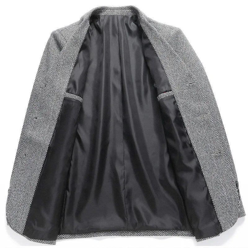 Man wearing a loose fit black casual coat for spring or autumn.