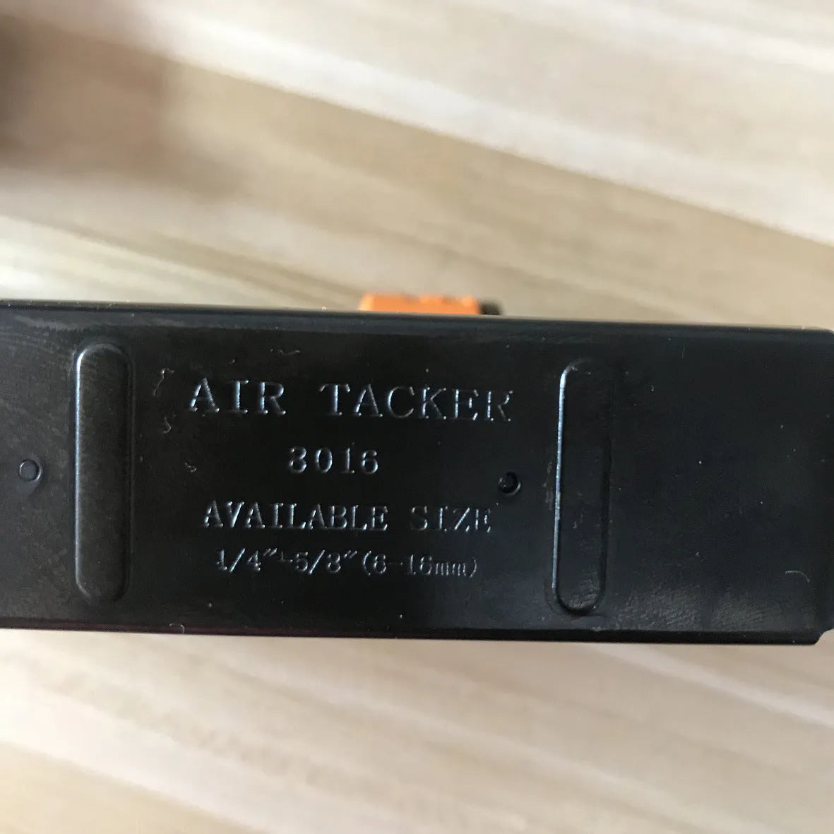 Blue and yellow U-type pneumatic strip nail gun with American air connector for decoration and furniture work