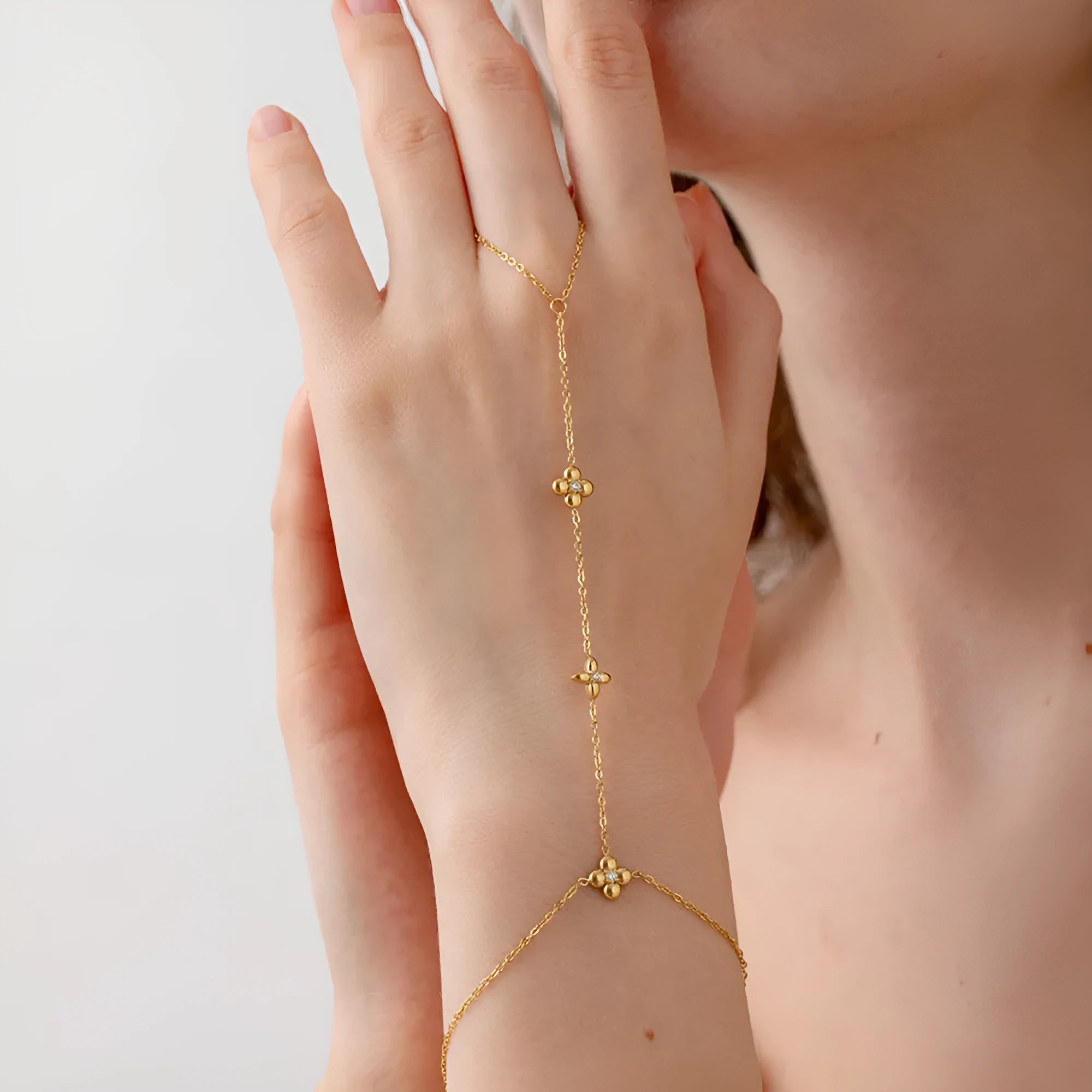 Women's stainless steel bracelet with geometric flower and eight-pointed star charms in gold colour