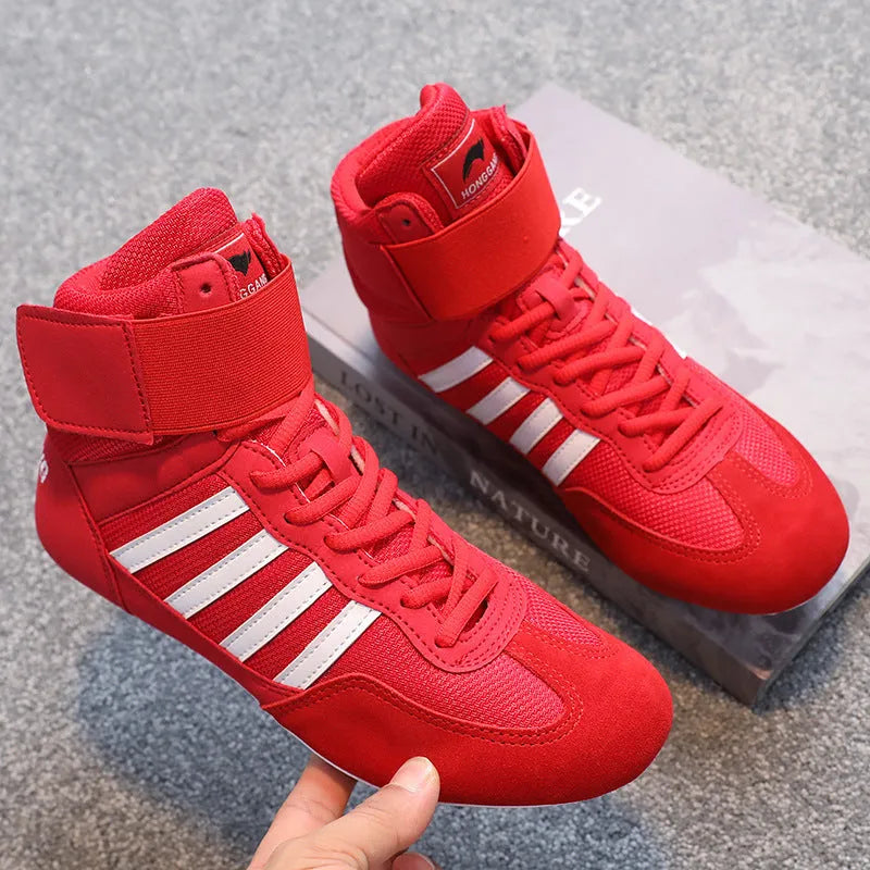 Pair of men and women wrestling shoes in suede cowhide with vertical style and lace closure