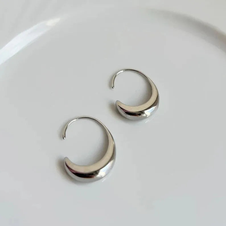 Gold and silver electroplated alloy snake earrings for women with retro fashion design