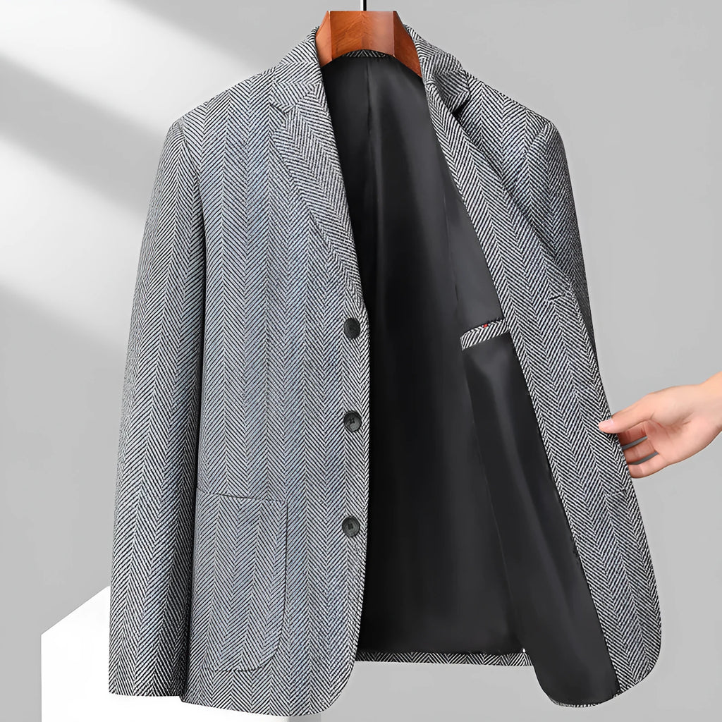 Man wearing a loose fit black casual coat for spring or autumn.