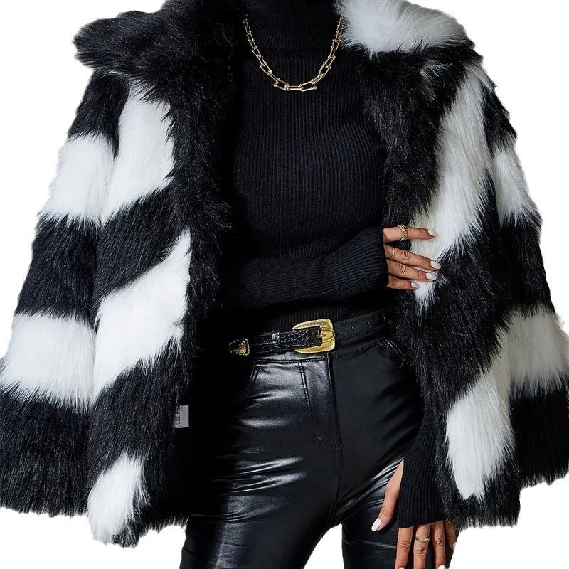 Women's faux fur coat with a contrast colour lapel and a removable fur collar