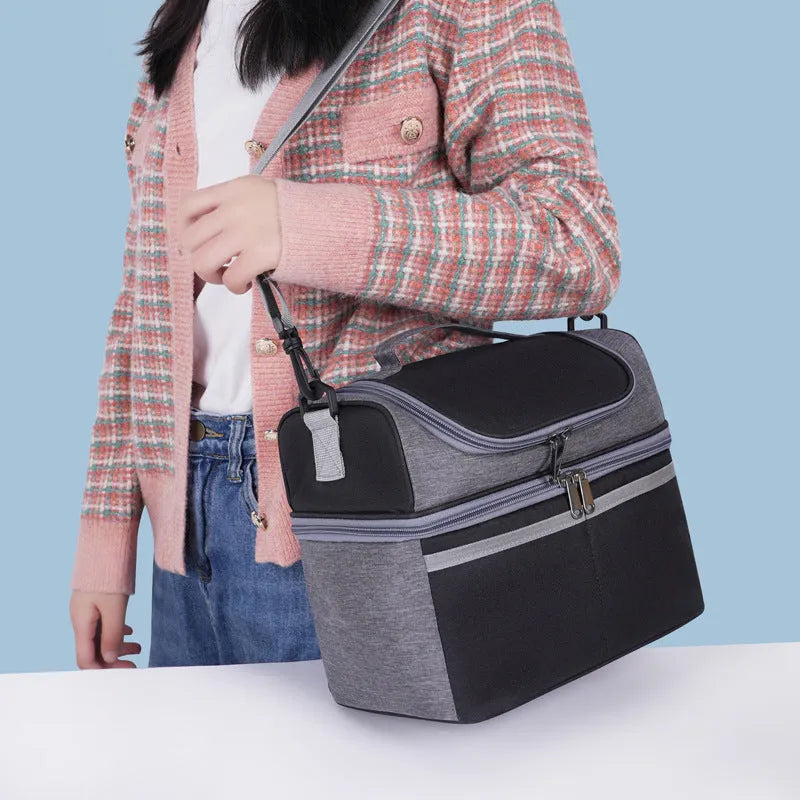 Double-layer colour matching insulated lunch bag in Oxford cloth with aluminum foil lining, black colour, portable style