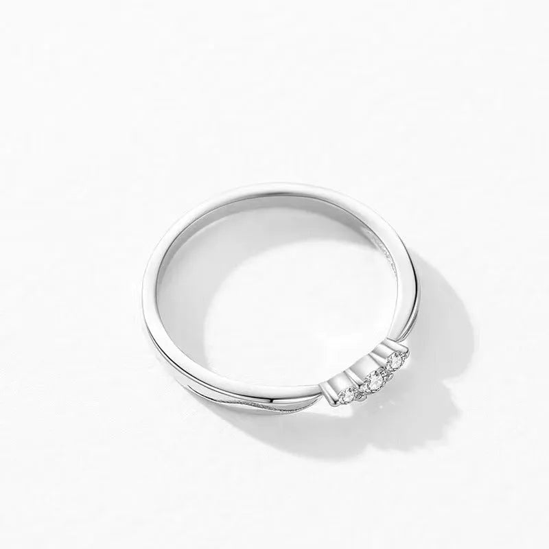 S925 sterling silver ripple wave gang drill small ring on white background, white gold colour texture