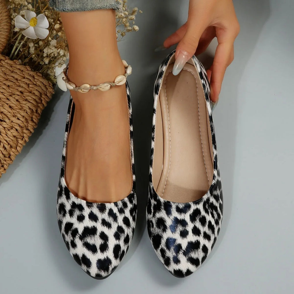 Women's flat pointed toe casual shoes, artificial PU upper, rubber sole, solid colour, low top pumps