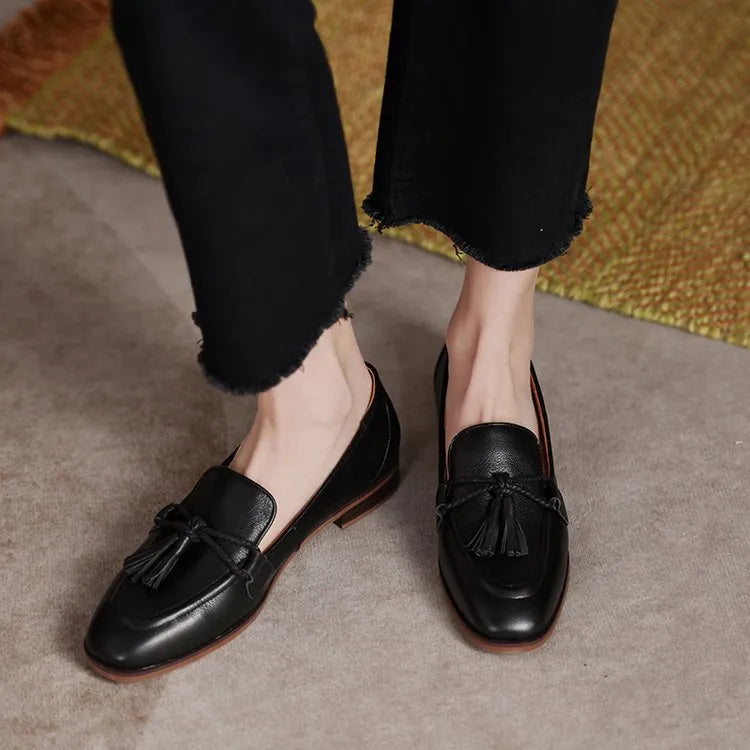 Vintage women's low-cut round head tassel shoe with low square heel in black – PU upper rubber sole size 34-39
