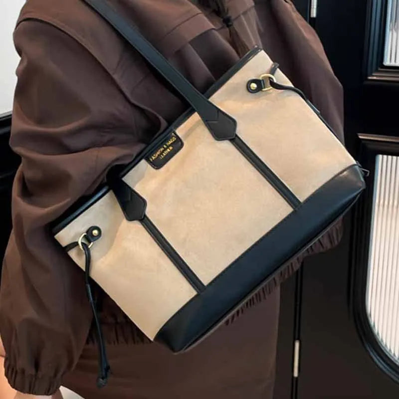 PU shoulder bag in horizontal square shape with double joint straps, slit pocket and sandwich zipper bag