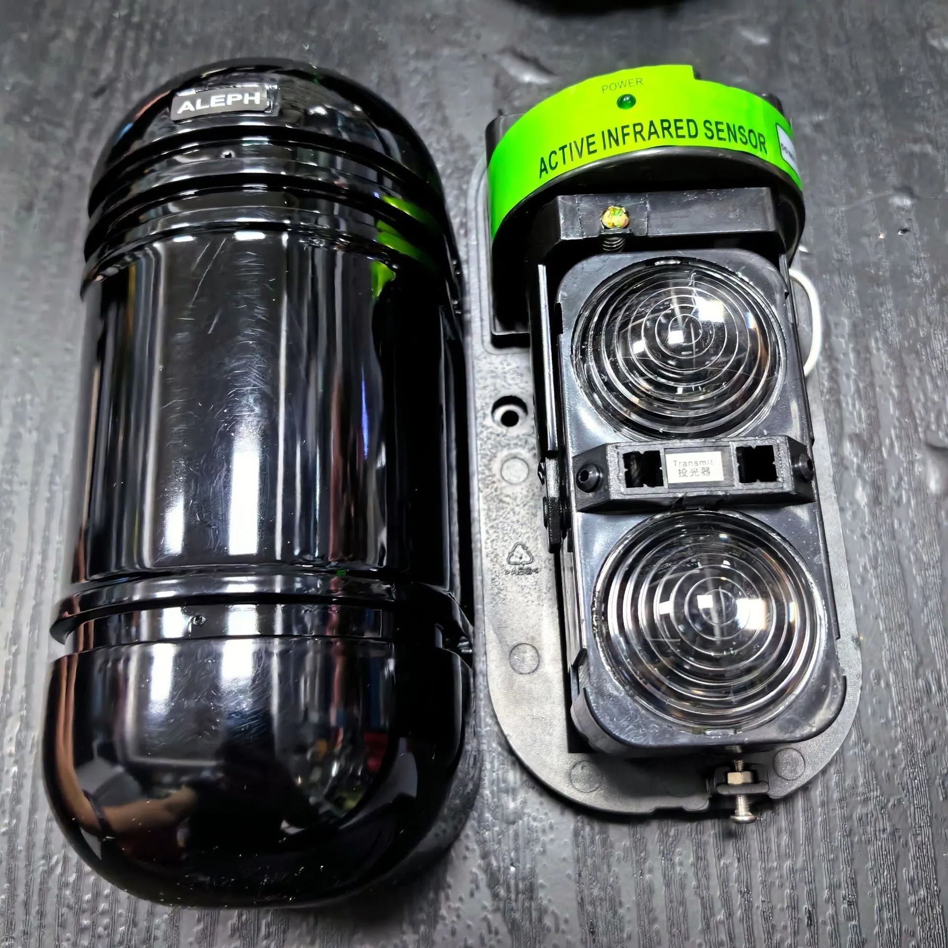 Black 2-beam infrared security detector with wired connection for 150m range anti-theft protection