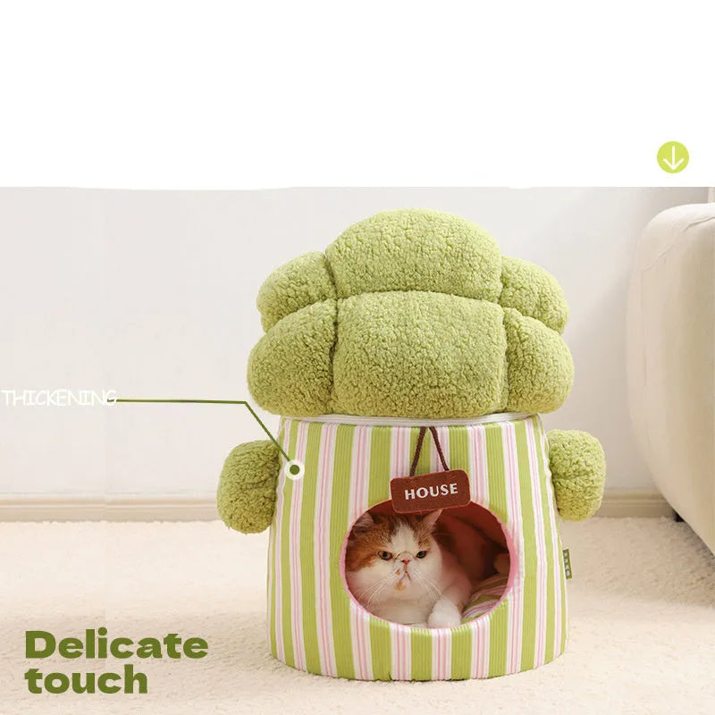 Green cauliflower-shaped enclosed pet house with tree-hole entry for small dogs and cats