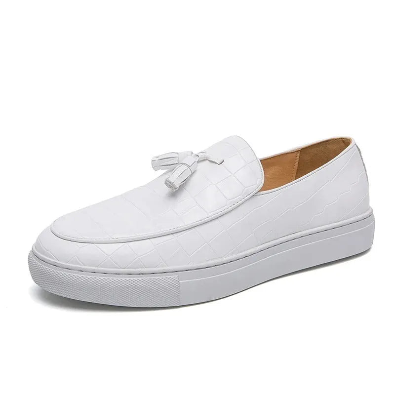 Men's black plus-size business casual sneakers with a tassel detail and rubber sole.