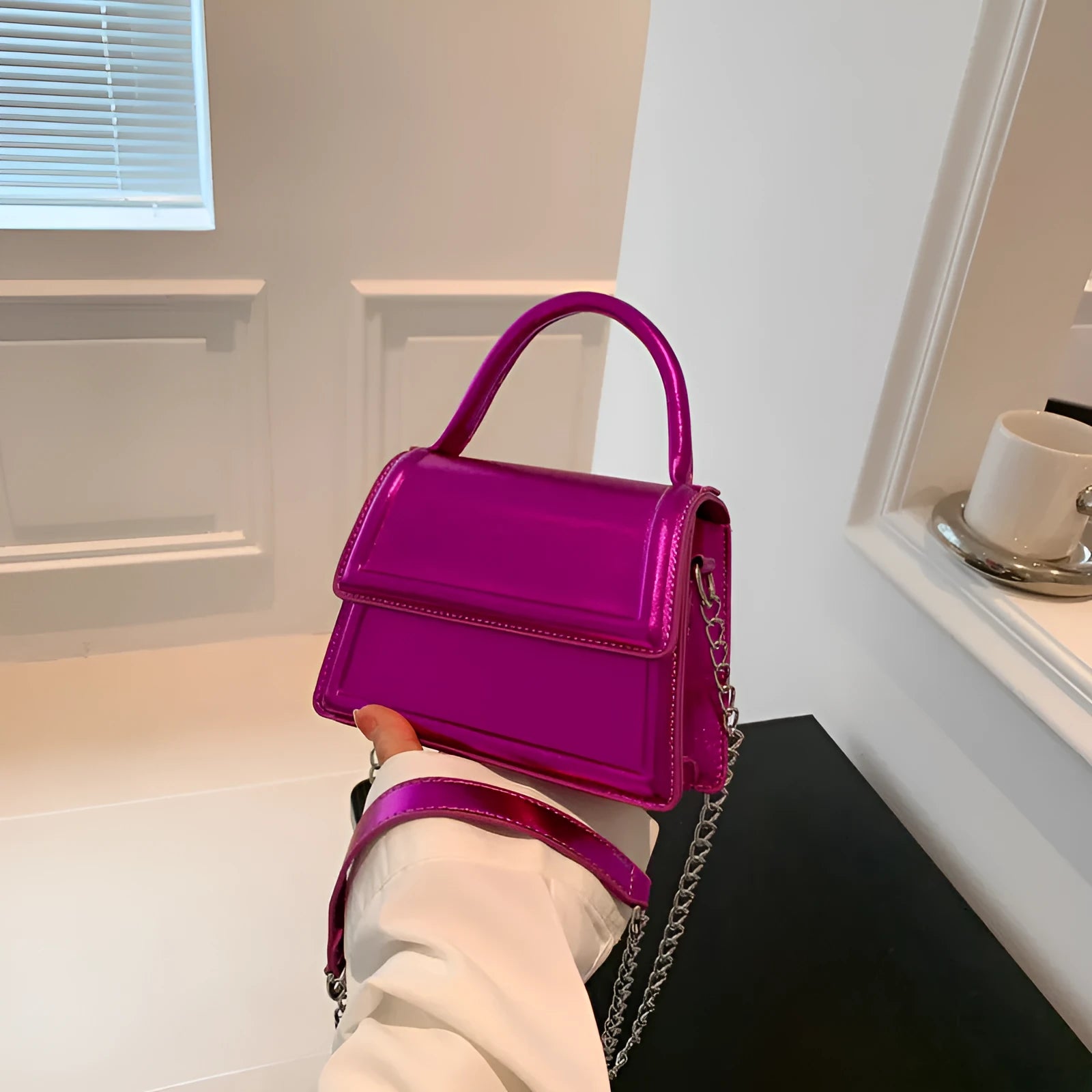 Retro shoulder bag in horizontal square shape with crossbody strap and sewing line detail