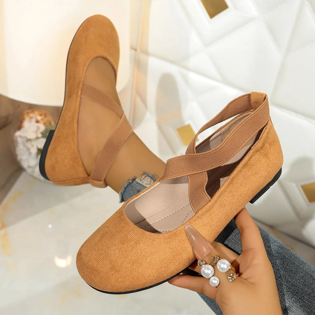 Plus size round toe flat bottom sports and leisure shoes in cotton cloth with ankle bandage, black colour