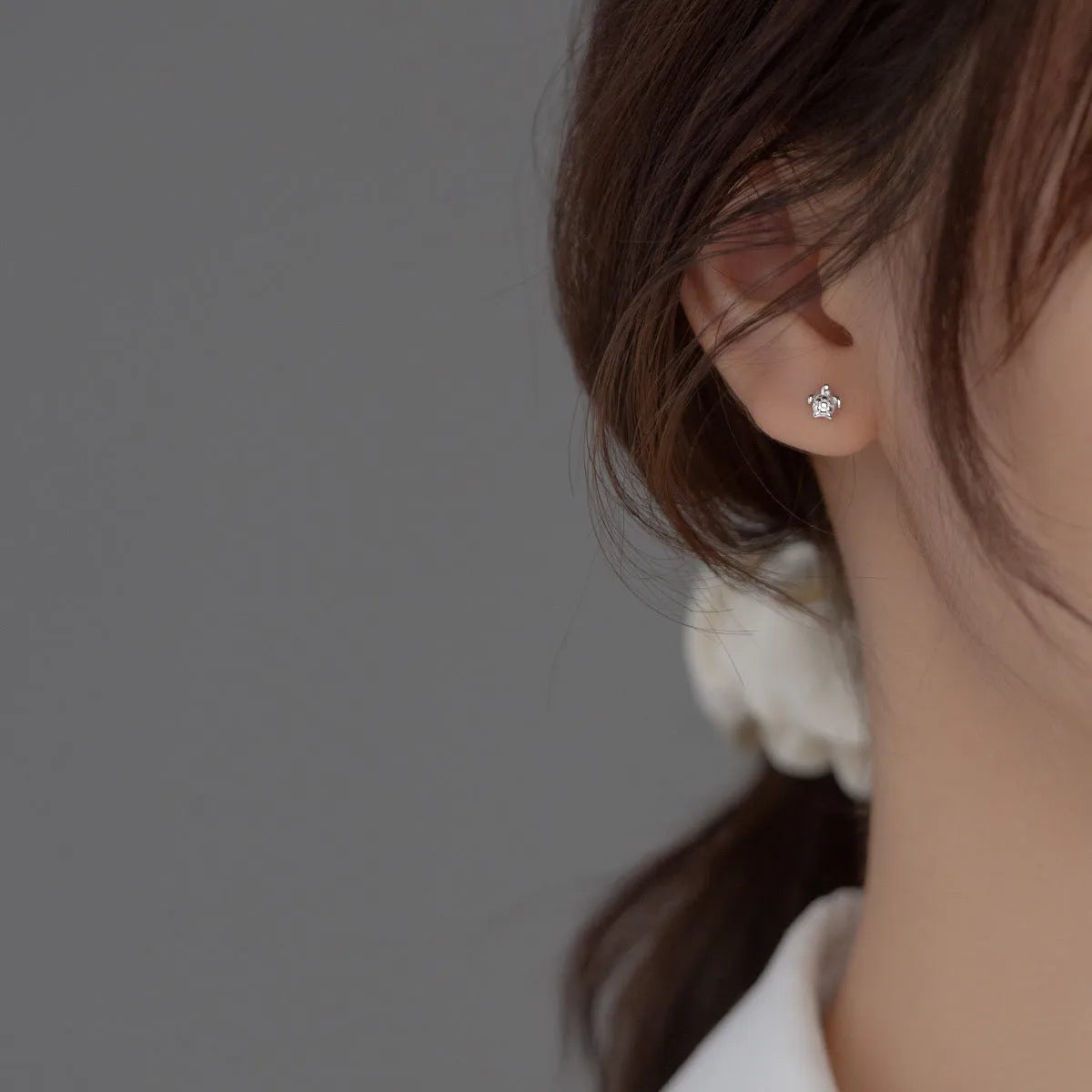 Small turtle animal thread earrings in 925 silver with gold or silver finish