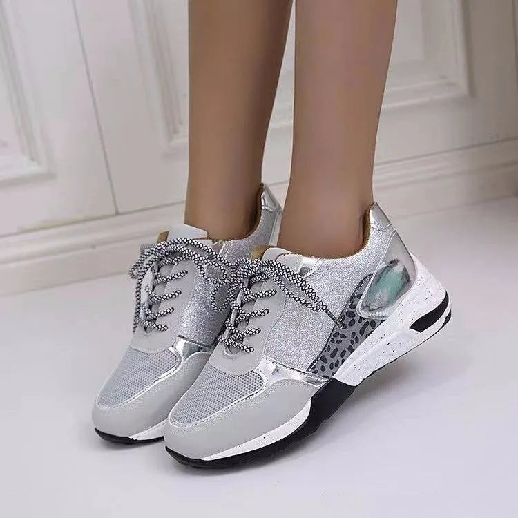 Women's lace-up wedge flat sneakers with 3-5cm muffin heel, round toe, artificial PU upper, rubber sole, beige or grey